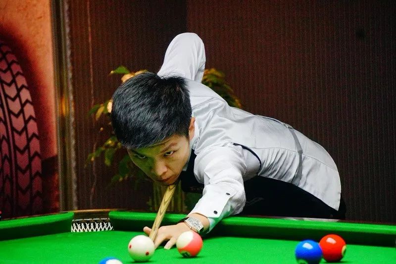 是运动员成 是运动员成